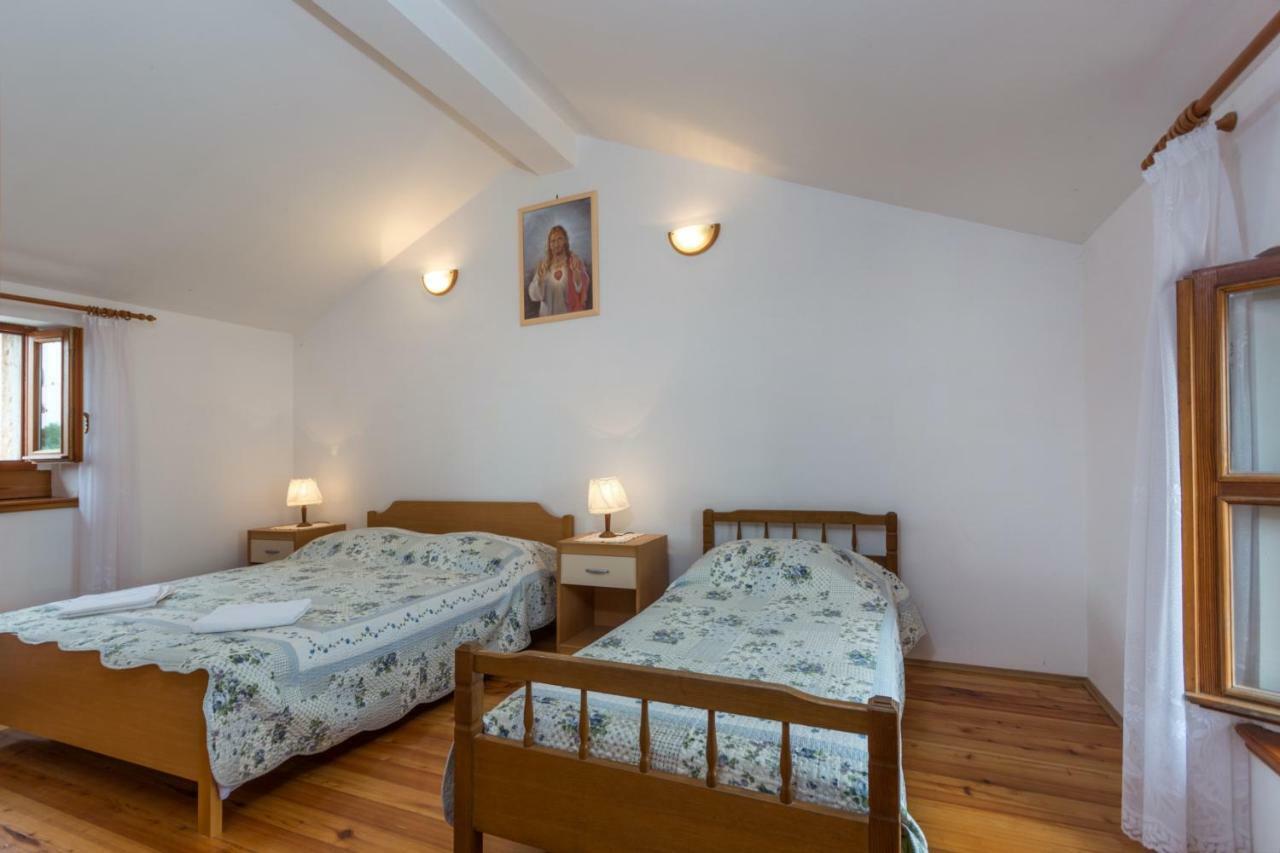 Nilda 2 Apartment Funtana Exterior photo
