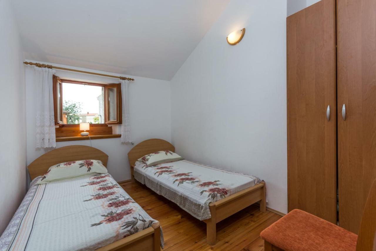 Nilda 2 Apartment Funtana Exterior photo